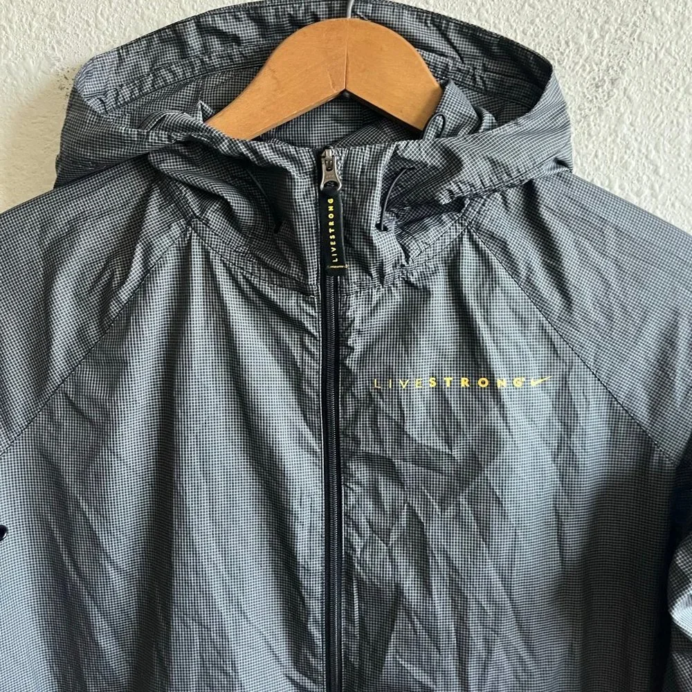 Nike Women's Livestrong Black Lightweight Hoodie Jacket Size S Style 467934-010